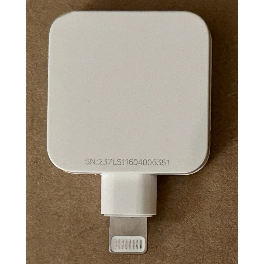 Square Reader for Magstripe Credit Card Scanner Lightning Connector iPad iPhone